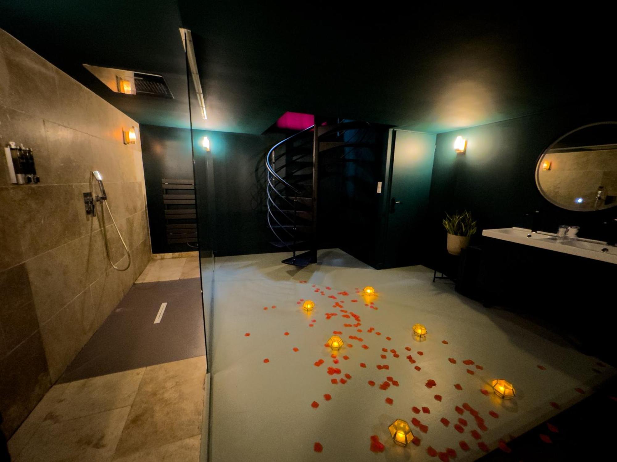 Mieuxqualhotel Jacuzzi Privatif Velvet Desire Бордо Екстериор снимка