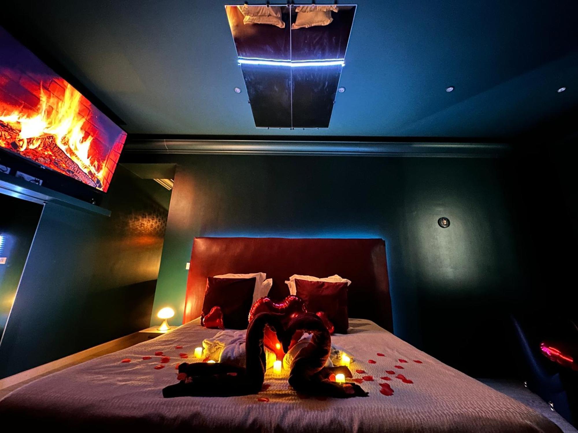 Mieuxqualhotel Jacuzzi Privatif Velvet Desire Бордо Екстериор снимка