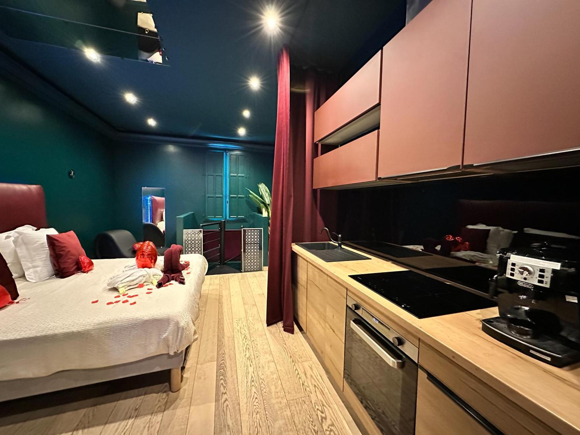 Mieuxqualhotel Jacuzzi Privatif Velvet Desire Бордо Екстериор снимка