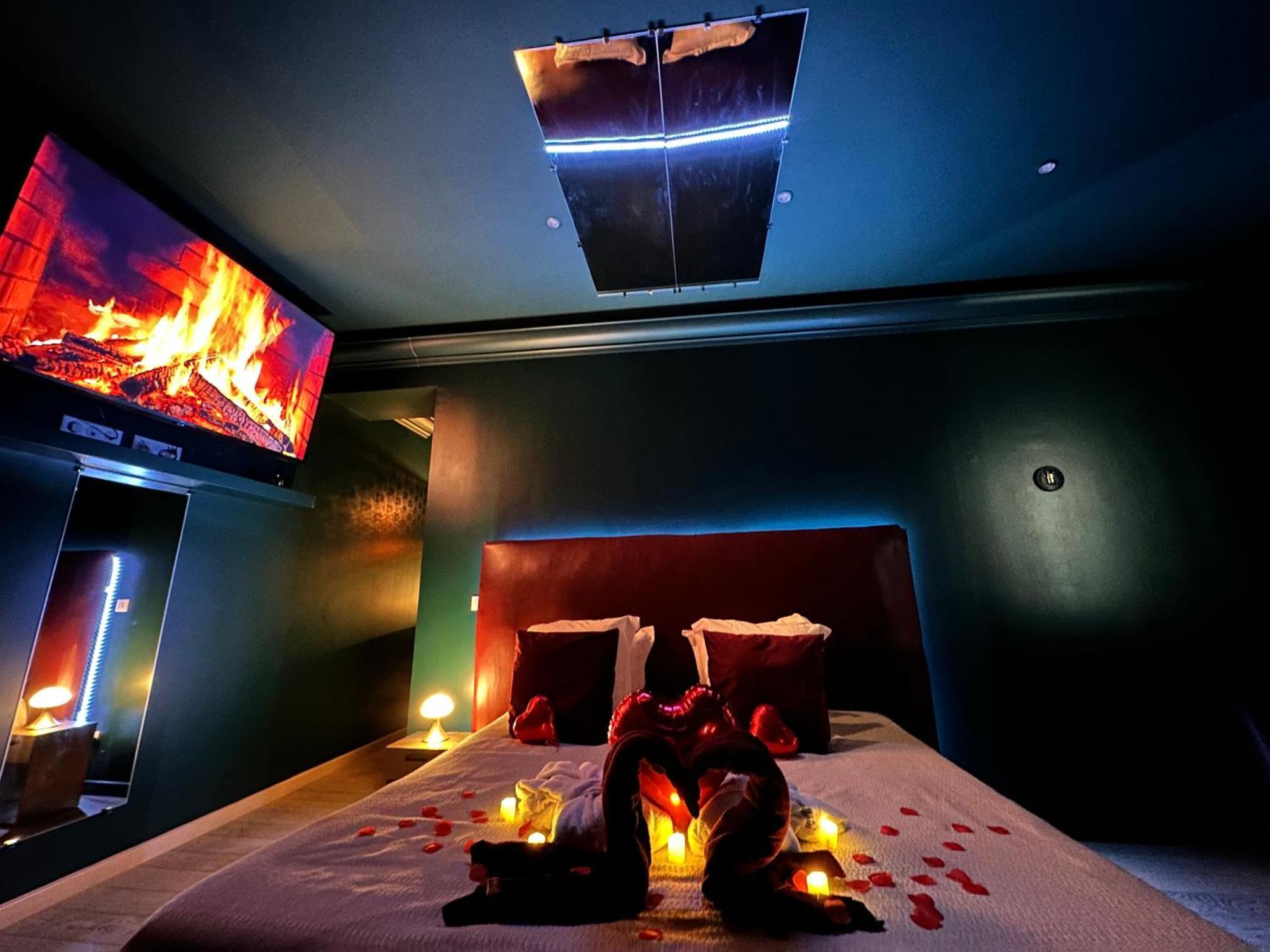 Mieuxqualhotel Jacuzzi Privatif Velvet Desire Бордо Екстериор снимка